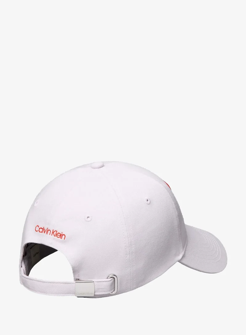 كالفن كلاين قبعة قطنية مطرزة بشعار يو في قابلة للتعديل